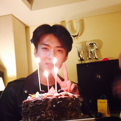 吴世勋 sehun ins 汇总 生日粗卡