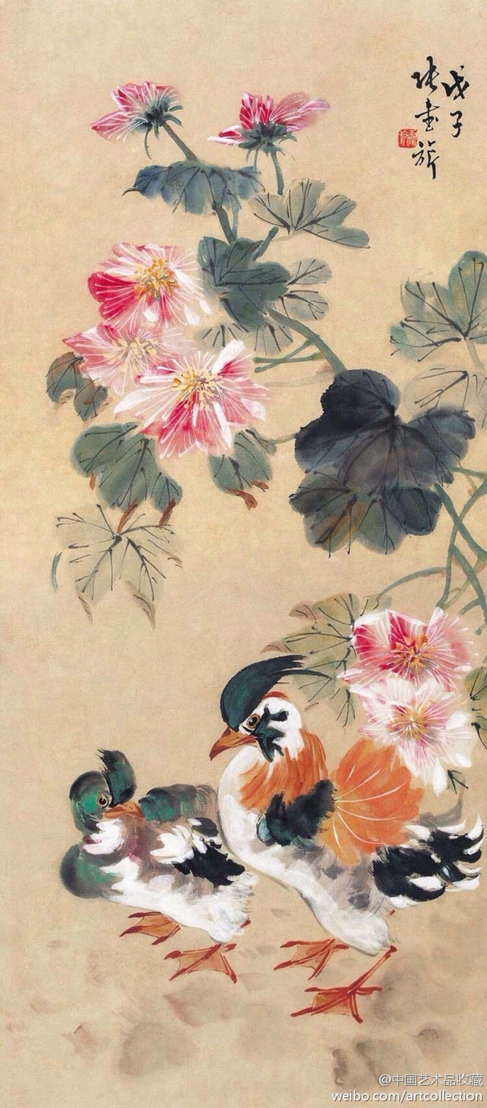 【 张书旂 《花鸟图》 】张书旂（1900-1957）的花鸟画，继承了中国画以形写神的传统创作方法。张书旂觉得师古人、师前人莫如师自然更生动。他每于清晨薄暮，蹲身秘处，窥视鸟儿之神态，故所作花鸟画，纯从写生中得来，动作的自然，色彩的正确，乃在写生之外，另有观察的工夫和心中意会的结果。