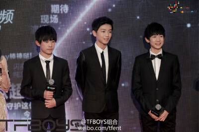 tfboys三人永远同行，源源要永远这么热情这么开朗哦，你的微笑是我们最大的动力