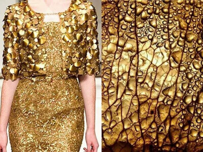 俄罗斯博主Liliya Hudyakova，一个灵感泉涌执行力超强的姑娘，她竟然把好多时装的灵感来源都扒出来了。我不知道她是用什么手段将这些衣服都找到对应的风景照片做原型，这一定是相当大的工作量，而且两者往往是那么的…