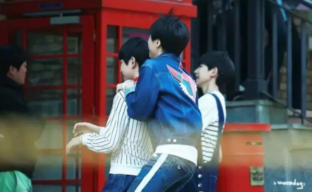 你仨又在淘气了吗！