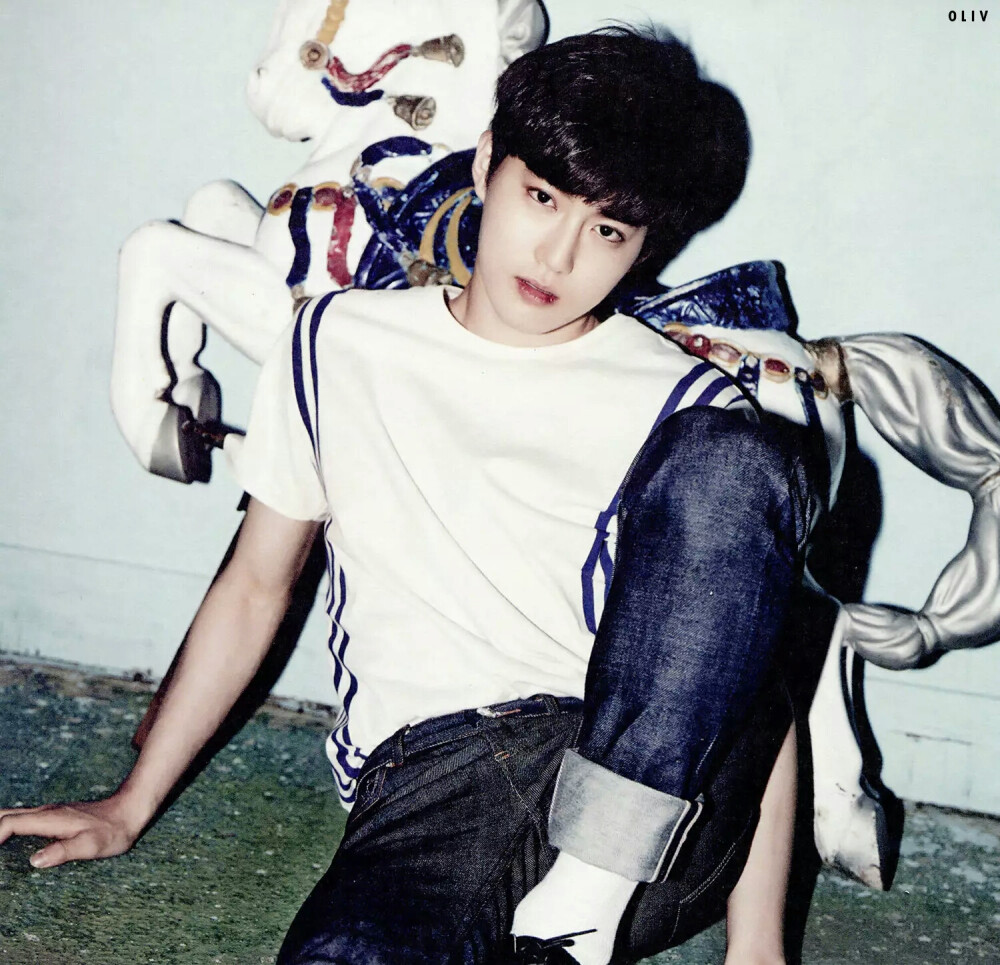 《LOVE ME RIGHT》内页扫图 SUHO#