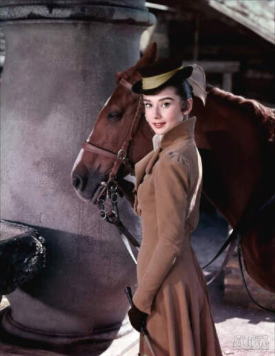 奥黛丽·赫本（Audrey Hepburn），1929年5月4日出生于比利时布鲁塞尔，英国电影和舞台剧女演员。