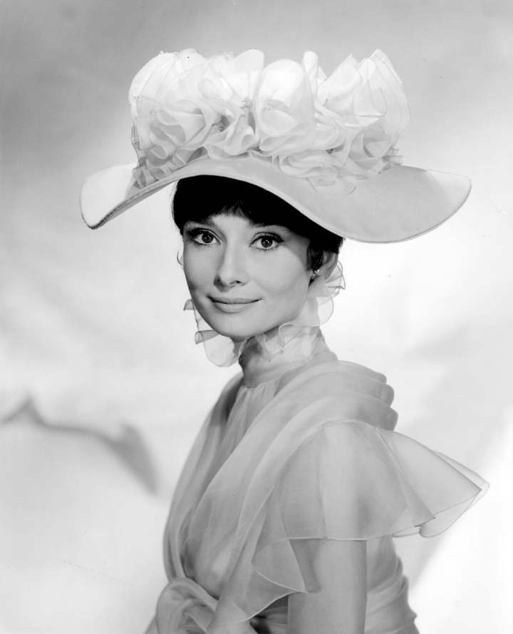 奥黛丽·赫本（Audrey Hepburn），1929年5月4日出生于比利时布鲁塞尔，英国电影和舞台剧女演员。