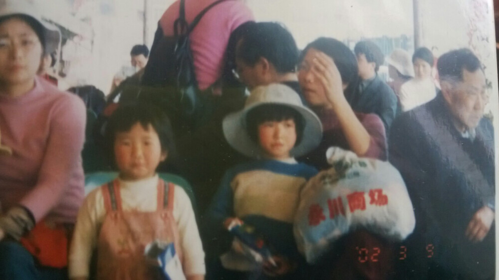 #不堪回首的童年照#戴帽子的我 还在吃浪味仙 呆萌呆萌