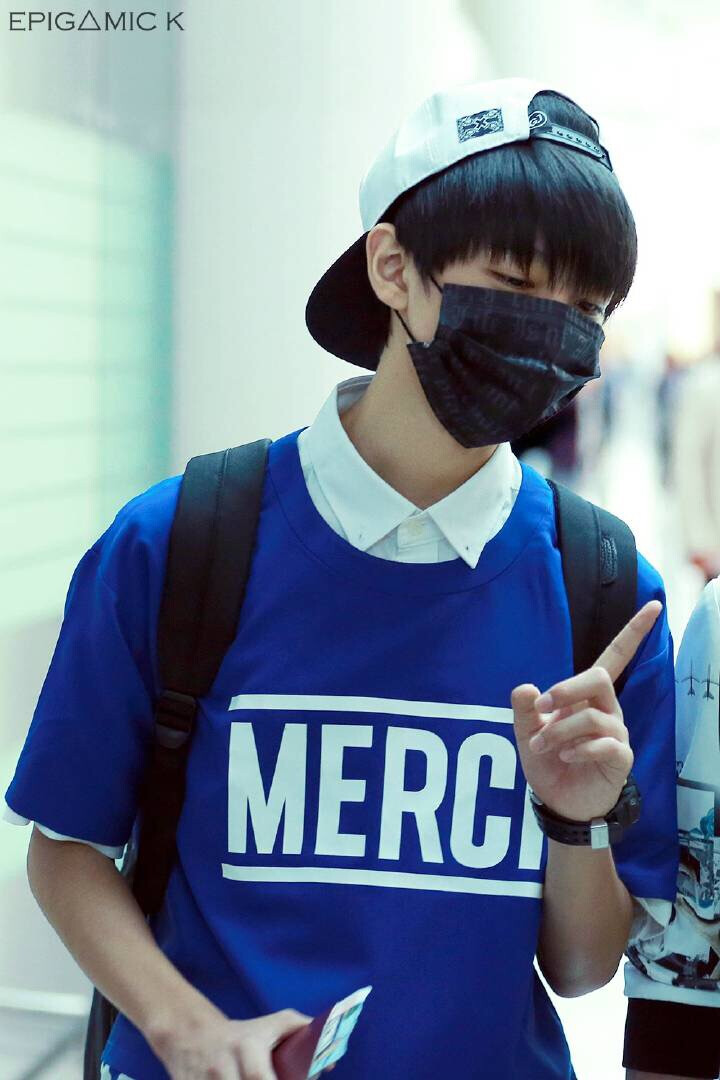 TFBOYS王俊凯 2015.05.22 首尔仁川机场–重庆江北机场。