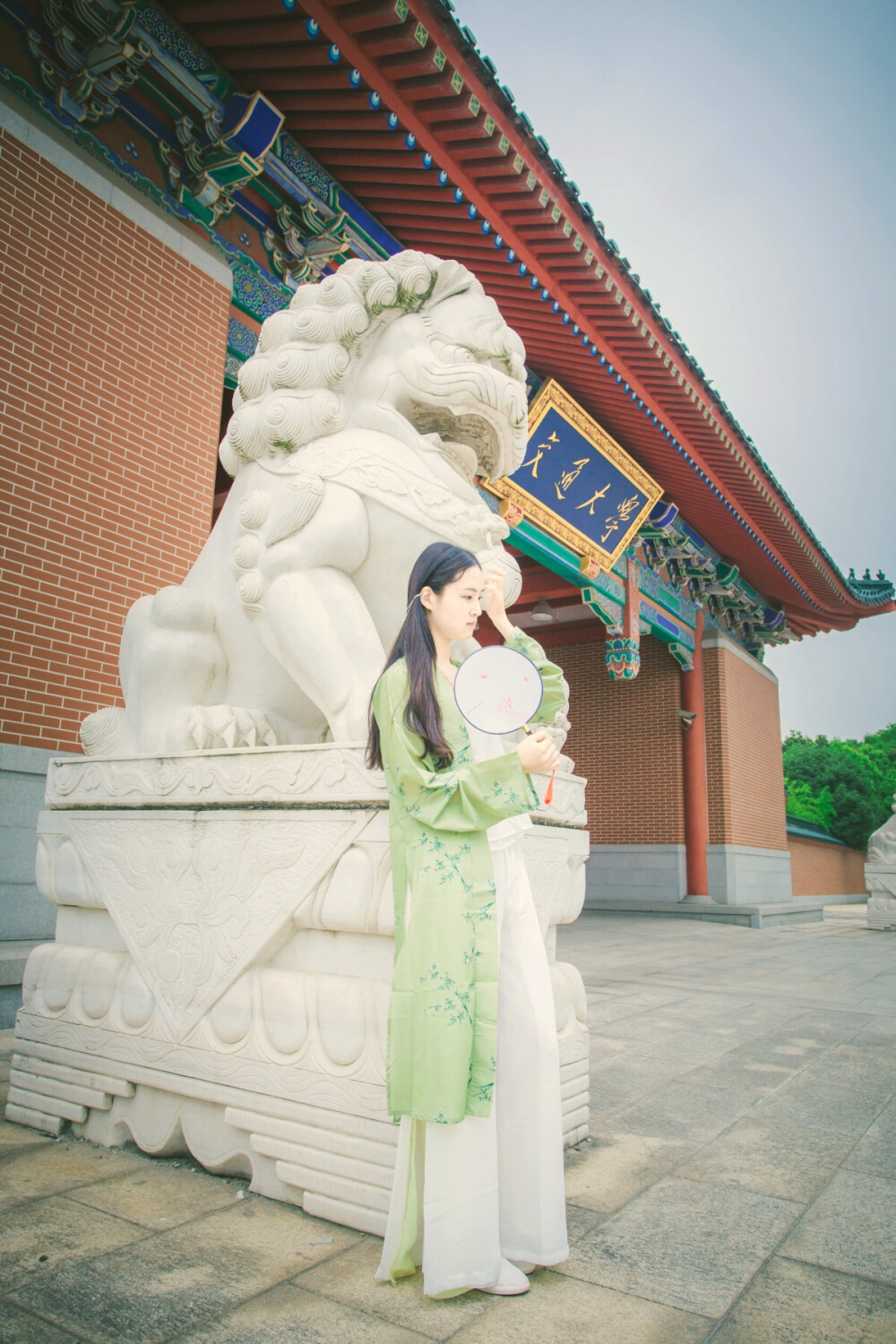 在河之洲.窈窕淑女.君子好逑.参差荇菜.左右流之.窈窕淑女.寤寐求之.