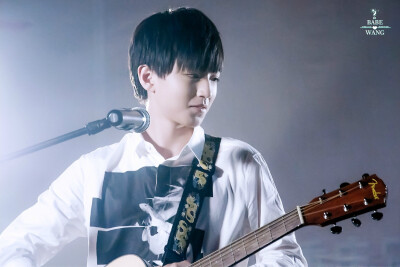 TFBOYS王俊凯 2015.06.09 重庆日月光广场演唱《明天你好》。