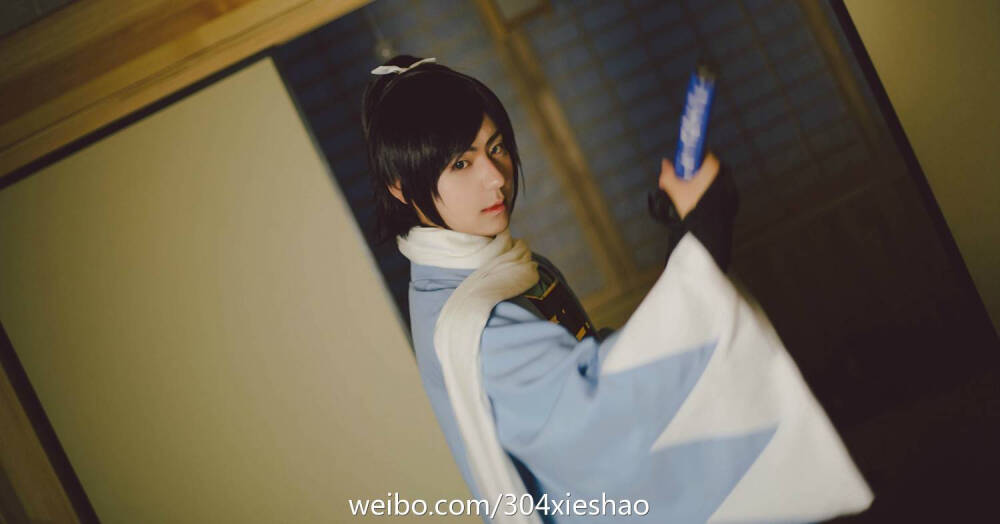 [cp]@鬼才_邪少: #刀剑乱舞cos##大和守安定# 安定/化妆/后期/原po 摄影/@夜紫-努力学哲学 协力/@kino也叫夏佳莹 @-孽孽孽孽孽- 感谢场地/@深夜食堂_Shokudo “我是大和守安定。冲田总司的爱刀之一[太开心]，以后请多多关照”[太开心][太开心][太开心] 抄送/@杭州304 @刀剑乱舞主页[/cp]