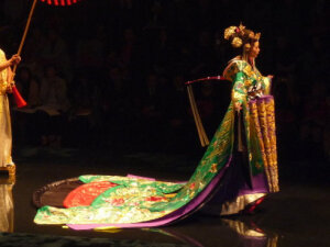 郭培  龙的故事  玫瑰坊  一千零二夜  高级服装定制  时装秀  中国风  中国嫁衣