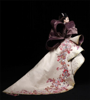 郭培  龙的故事  玫瑰坊  一千零二夜  高级服装定制  时装秀  中国风  中国嫁衣