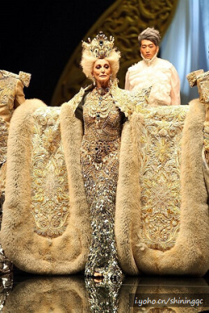 郭培  龙的故事  玫瑰坊  一千零二夜  高级服装定制  时装秀  中国风  中国嫁衣