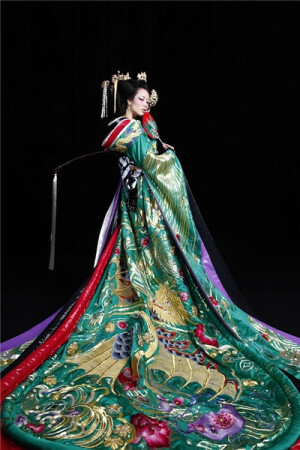 郭培  龙的故事  玫瑰坊  一千零二夜  高级服装定制  时装秀  中国风  中国嫁衣