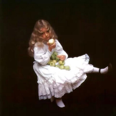 少女爱丽丝，摄于沢渡朔。