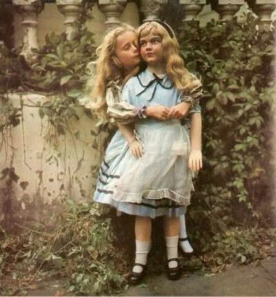 少女爱丽丝，摄于沢渡朔。