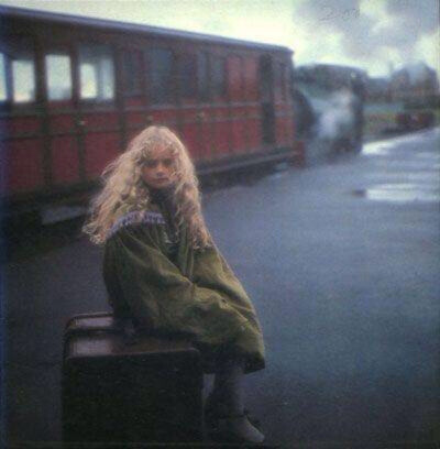 少女爱丽丝，摄于沢渡朔。