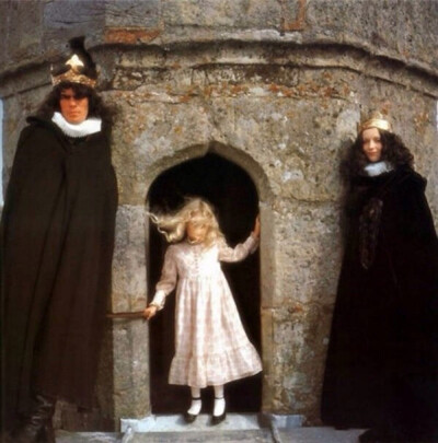 少女爱丽丝，摄于沢渡朔。