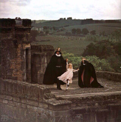 少女爱丽丝，摄于沢渡朔。