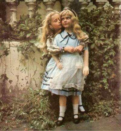 少女爱丽丝，摄于沢渡朔。