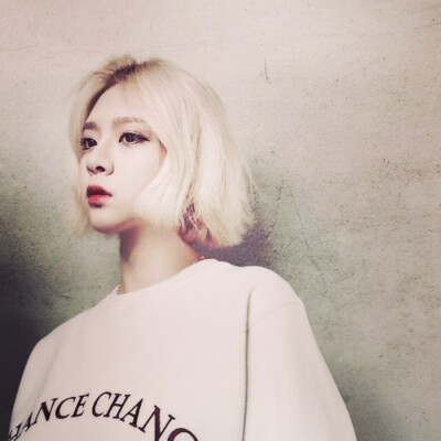 头像，个性头像。【如果全世界都对你恶语相加 我就对你说上一世情话】