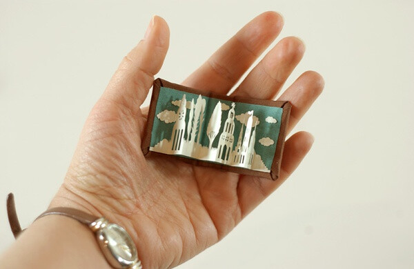 古巴女艺术家Elsa Mora手工制作的迷你手工书｜Miniature artist books by Elsa Mora