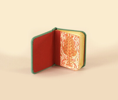 古巴女艺术家Elsa Mora手工制作的迷你手工书｜Miniature artist books by Elsa Mora