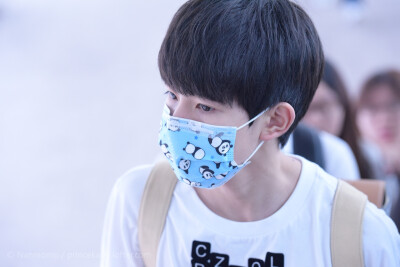 TFBOYS王源 150528 重庆赴北京 cr：小领结nanmomo