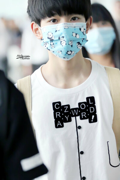 TFBOYS王源 150528 重庆赴北京 cr：HelloThomas双人站