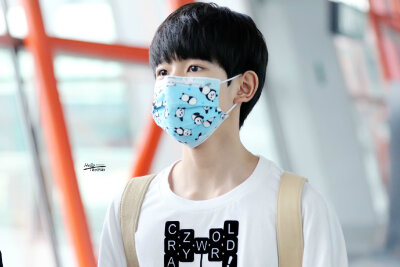 TFBOYS王源 150528 重庆赴北京 cr：HelloThomas双人站