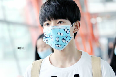 TFBOYS王源 150528 重庆赴北京 cr：HelloThomas双人站