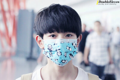 TFBOYS王源 150528 重庆赴北京 cr：DoubleEleven软糖