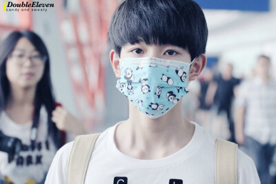 TFBOYS王源 150528 重庆赴北京 cr：DoubleEleven软糖