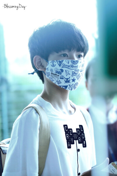 TFBOYS王源 150528 重庆赴北京 cr：BlossomingDay