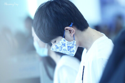 TFBOYS王源 150528 重庆赴北京 cr：BlossomingDay