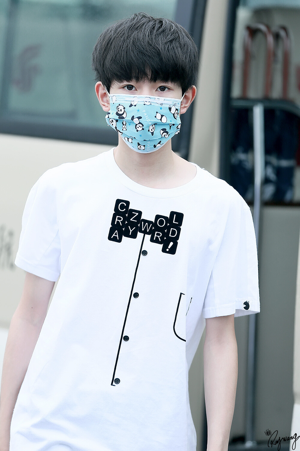 TFBOYS王源 150528 重庆赴北京 cr：RoyWang1108