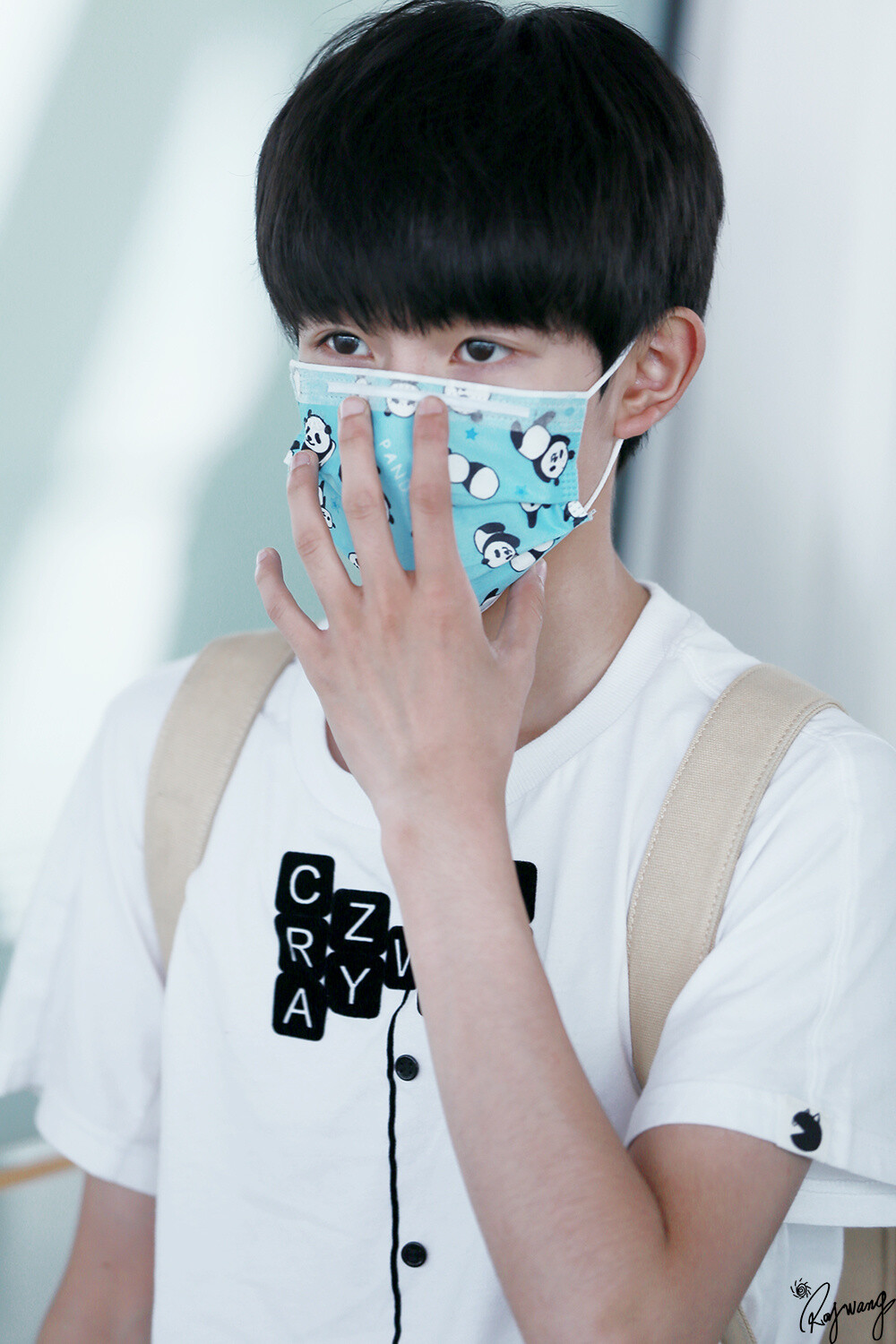 TFBOYS王源 150528 重庆赴北京 cr：RoyWang1108