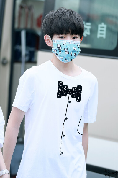 TFBOYS王源 150528 重庆赴北京 cr：RoyWang1108