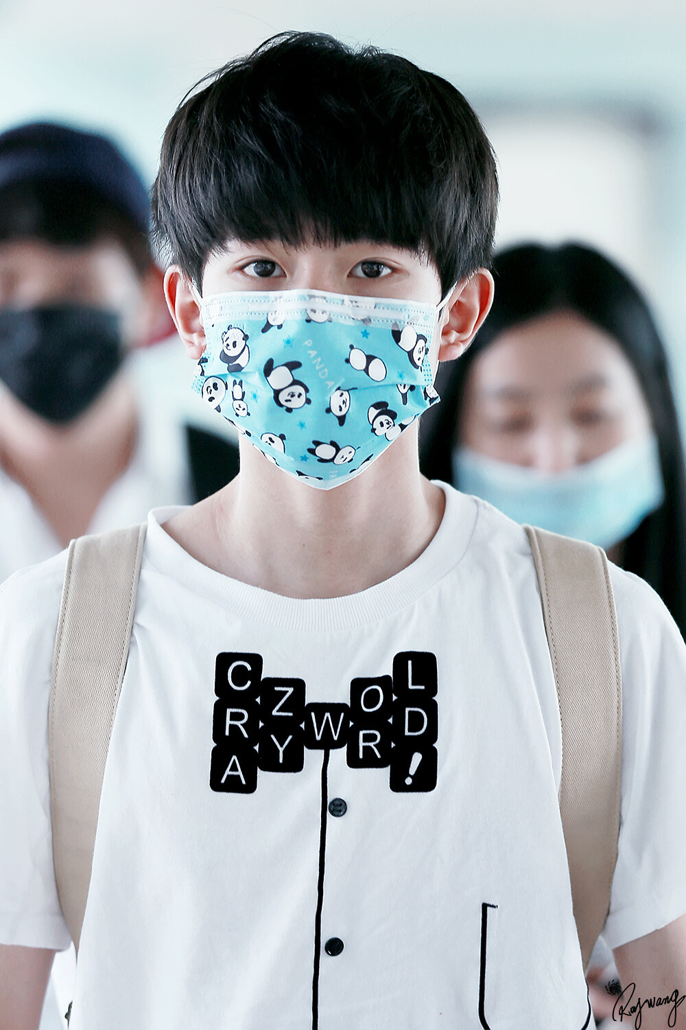 TFBOYS王源 150528 重庆赴北京 cr：RoyWang1108