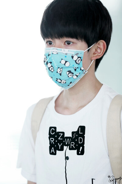 TFBOYS王源 150528 重庆赴北京 cr：RoyWang1108