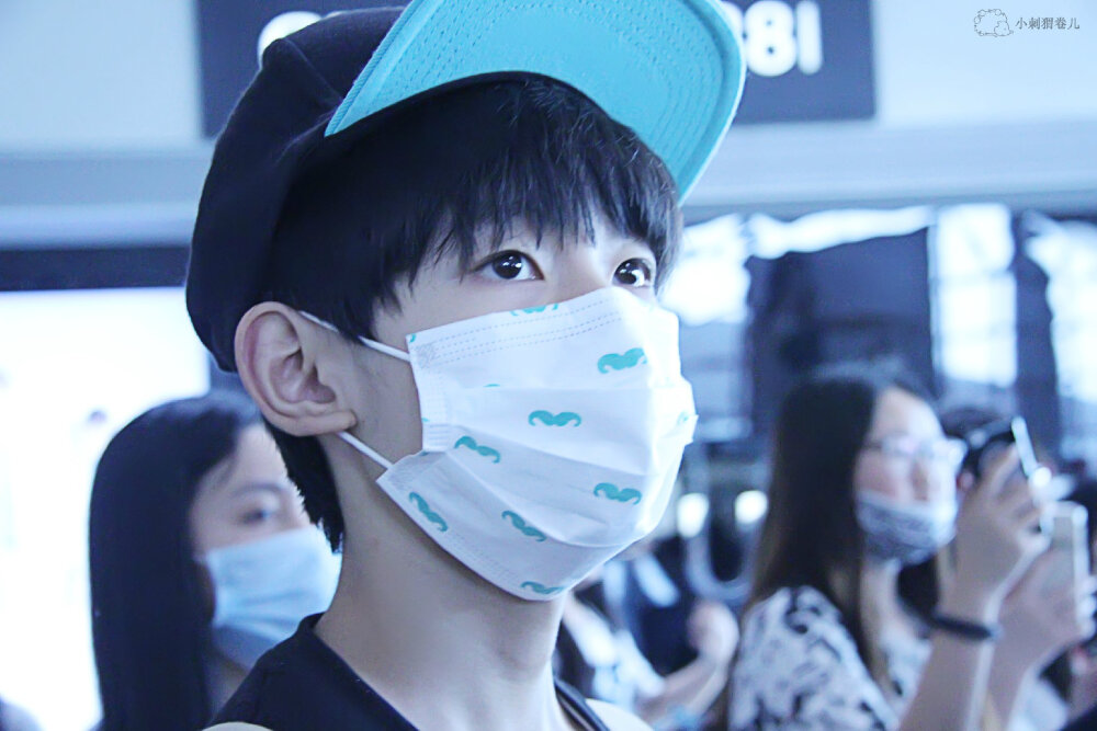 TFBOYS王源 150529 北京返重庆 cr：小刺猬卷儿