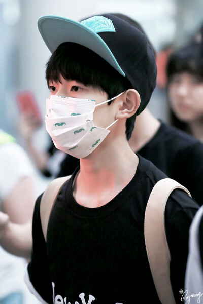 TFBOYS王源 150529 北京返重庆 cr：RoyWang1108