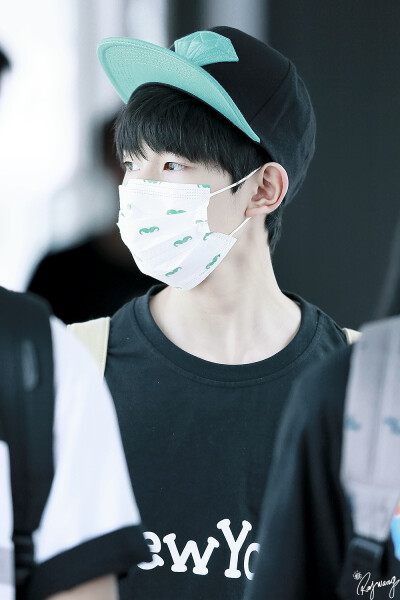 TFBOYS王源 150529 北京返重庆 cr：RoyWang1108