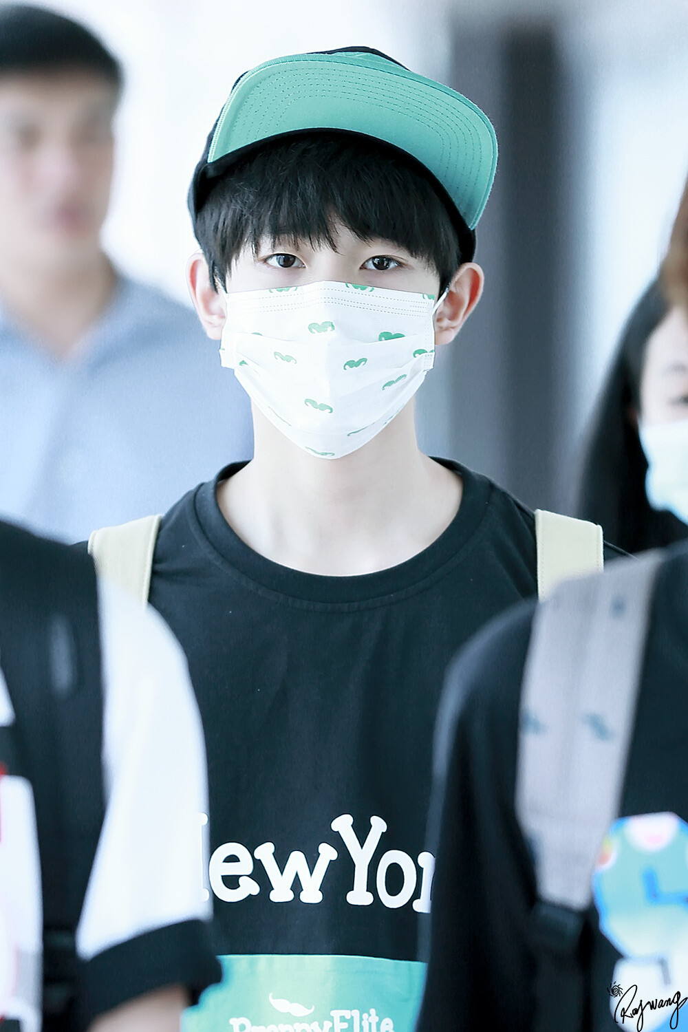 TFBOYS王源 150529 北京返重庆 cr：RoyWang1108