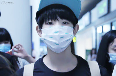 TFBOYS王源 150529 北京返重庆 cr：小刺猬卷儿