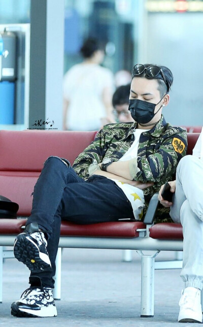 哥哥穿迷彩超级帅！一！点！都！不！过！时！