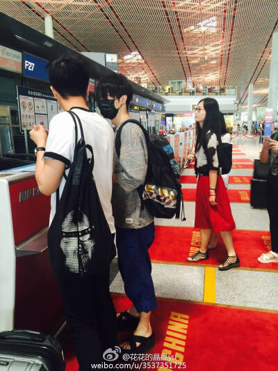 20150613华晨宇 北京国际机场T3飞上海虹桥T2 录制节目《你正常吗》