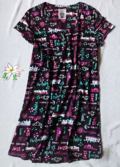 http://item.taobao.com/item.htm?id=520082440091新款卡通休闲家居服女 圆领短袖连身睡裙 字母印花宽松家居服特价