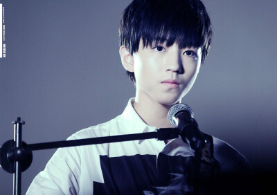 TFBOYS王俊凯 2015.06.09 重庆日月光广场演唱《明天你好》。