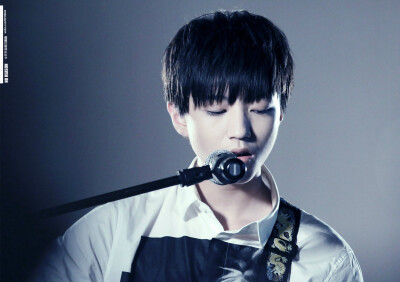 TFBOYS王俊凯 2015.06.09 重庆日月光广场演唱《明天你好》。