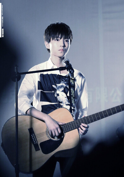 TFBOYS王俊凯 2015.06.09 重庆日月光广场演唱《明天你好》。